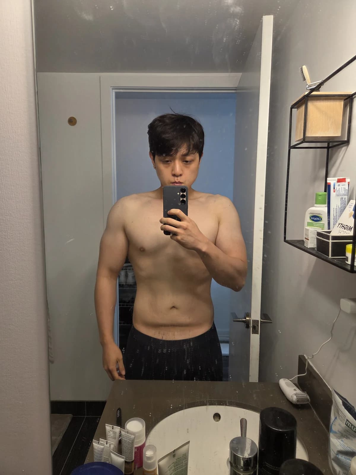 Founder mirror check-in from a plateau week