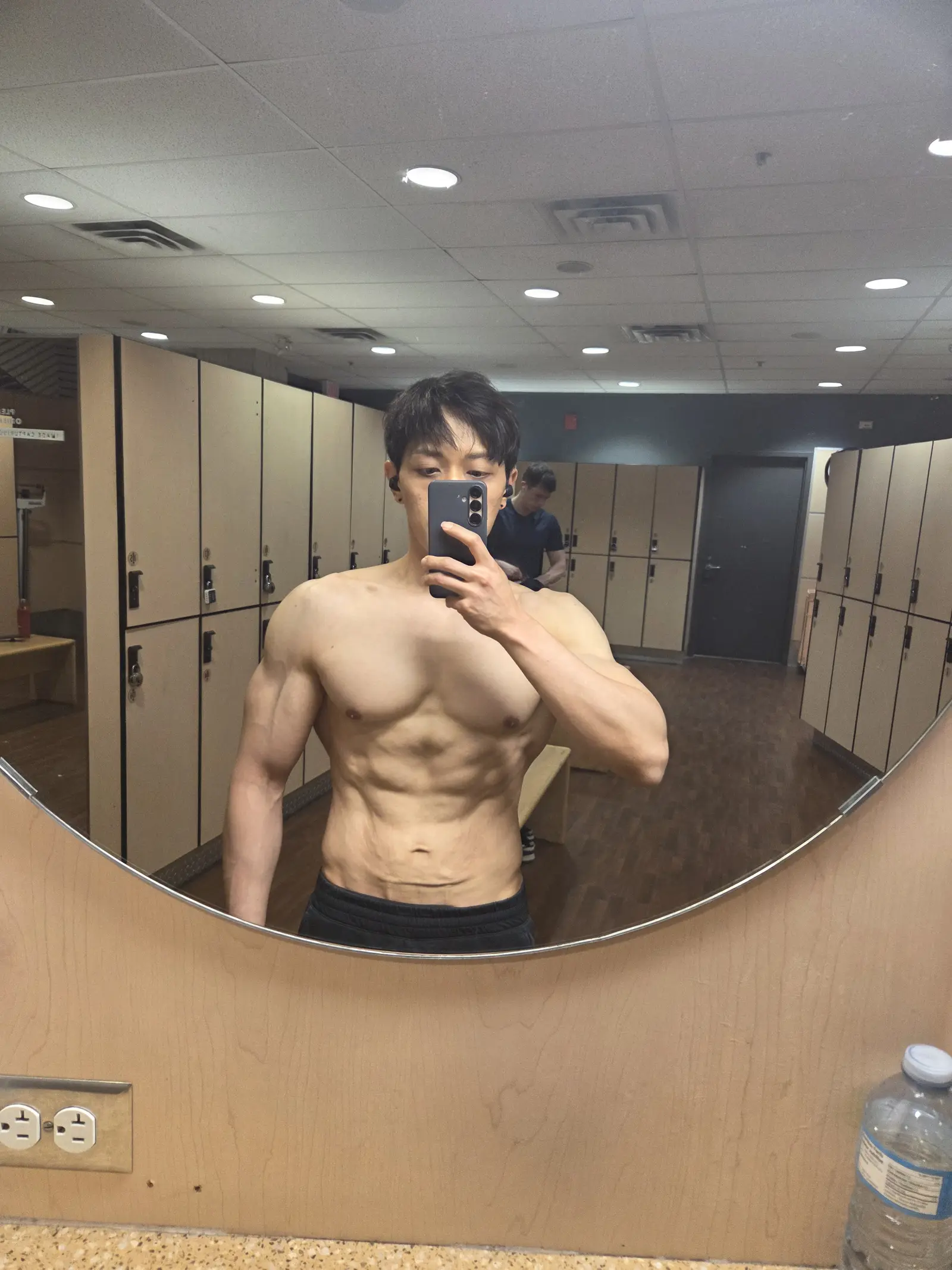 Founder physique proof shot showing how to track body transformation without the scale through visible composition change